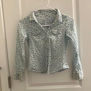 (Used) Good condition blue and white floral blouse Petite Size XS